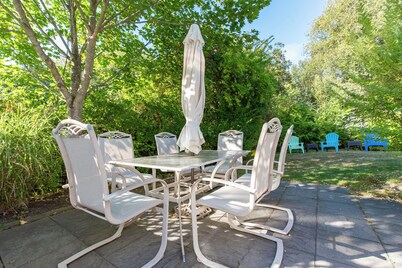 LINENS and BATH TOWELS provided CENTRAL AIR!