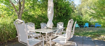 LINENS and BATH TOWELS provided CENTRAL AIR!