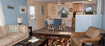 CENTRAL AIR, Linens and towels provided