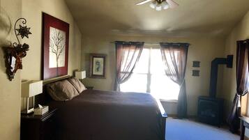3 bedrooms, desk, iron/ironing board, WiFi