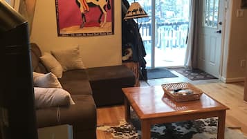 TV, fireplace, stereo