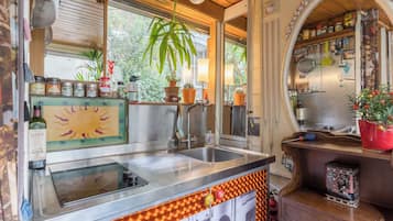 Refrigerador, horno, cafetera y tetera y tostadora