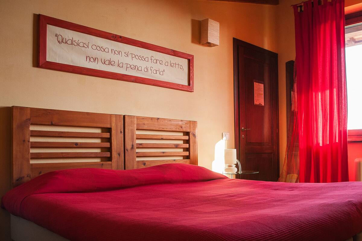 Soundproofing, free cots/infant beds, free WiFi, bed sheets