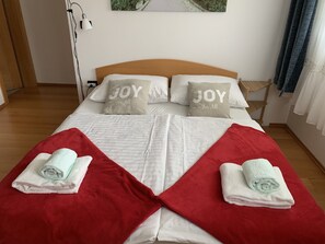 Bureau, Wi-Fi gratuit, draps fournis