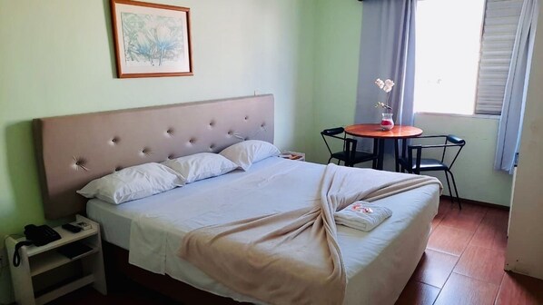 Doppelzimmer | Schreibtisch, kostenloses WLAN, Bettwäsche