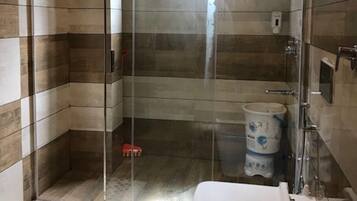 Family Suite, 1 Double Bed with Sofa bed, Non Smoking | Bathroom | Shower, rainfall showerhead, free toiletries, towels