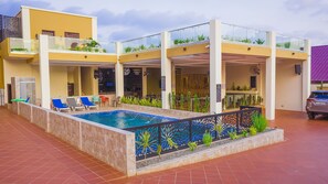 Outdoor pool - Park View Hotel (Accra)