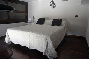 Iron/ironing board, cribs/infant beds, rollaway beds, free WiFi - Residenza Malaterra (Naples)