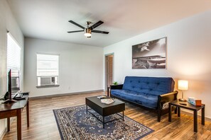 Interior entrance - Palo De Rosa (San Antonio)