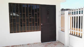 Pintu masuk hartanah
