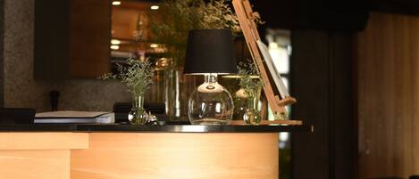 Bar (trong khuôn viên)