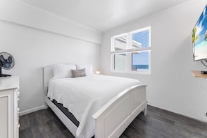 2 bedrooms, desk, iron/ironing board, free WiFi