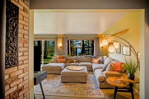 Smart TV, chimenea, reproductor de DVD