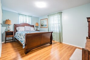 4 makuuhuonetta, silitysrauta/-lauta, vauvan matkasänky, ilmainen Wi-Fi