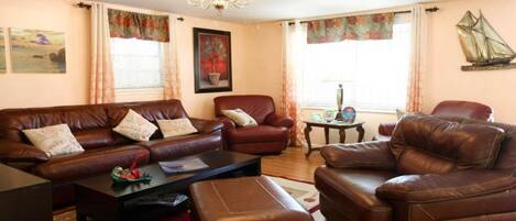 Smart TV, DVD player, books, stereo