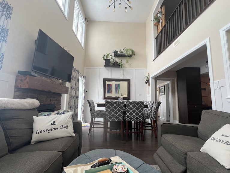 Stunning Muskoka Oak Bay Golf Course - Port Severn Townhouse Sleeps 8 Free Wifi - Midland