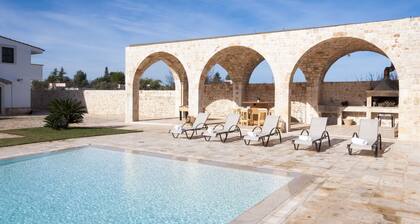 Trulli mit privatem Pool in Apulien für 8 Personen