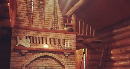 Ruhiges Blockhaus am See mit Unterrichts- und AtelierflĂ€che fĂŒr Exerzitien.