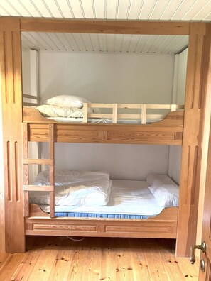 2 Schlafzimmer, Bügeleisen/Bügelbrett, kostenloses WLAN