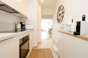 Kühlschrank, Mikrowelle, Ofen, Geschirrspüler