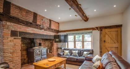 Dog and Family-Friendly Self-Catering Farmhouse on Working Farm
