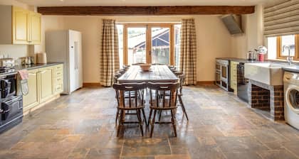 Dog and Family-Friendly Self-Catering Farmhouse on Working Farm