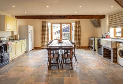 Dog and Family-Friendly Self-Catering Farmhouse on Working Farm