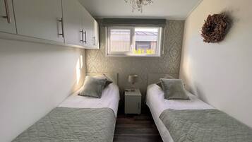 3 slaapkamers, een strijkplank/strijkijzer, gratis wifi, beddengoed