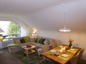 Dining - GLÜCKSKLEE at the foot of the Bocksberg - Central Modern Cozy (60sqm, 3 balconies)  (Hahnenklee)