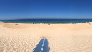 A beach with a clear path leading to the water, surrounded by sand dunes. - Villa Esprit de Famille in Moliets et Maa, close to the ocean and golf course (moliets et maa)