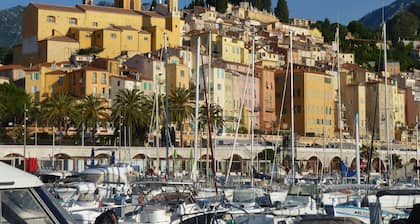 3-room apartment with balcony, sea view, beach 200 m away. Bright, wifiâŠ