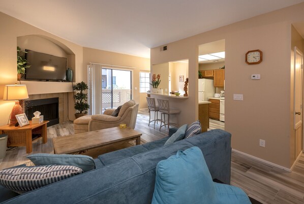 Smart-TV, Kamin, DVD-Player