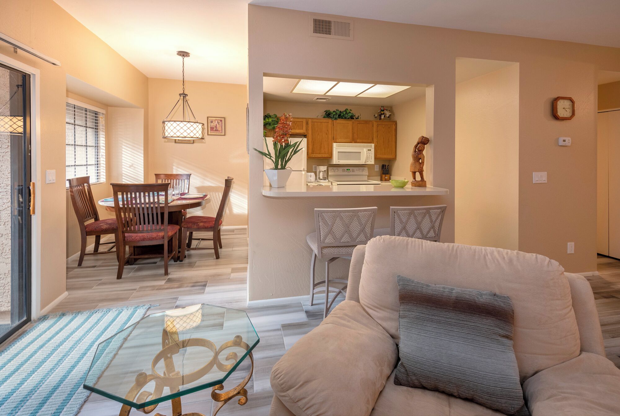 Smart TV, fireplace, DVD player