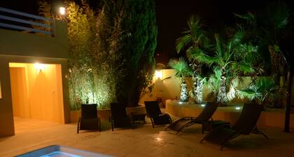 Magnificent Villa with dominant view and heated swimming pool