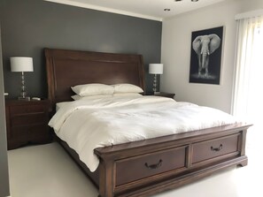 3 bedrooms, desk, iron/ironing board, free WiFi - Just listed - The Enticing Villa Cardona, Magnesia Falls, Rancho Mirage (Rancho Mirage)