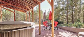 Yellowstone Lodge for Groups | Sleeps 26 | Hot Tub, Game & Billiards