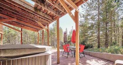 6 temaattista makuuhuonetta, 5 kylpyhuonetta, satelliitti-TV, lasten pelihuone, langaton internetyhteys