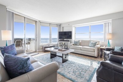 Oceanfront 3BR-3BA-No-Drive Beach-Private Balcony-Sleeps 8-3rd Floor VanLee306