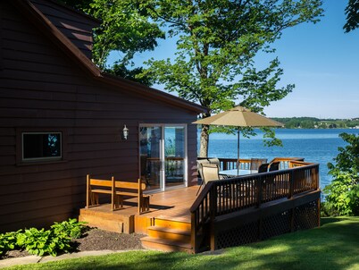 Great Fall Rental on Finger Lakes Wine Trail: Owasco East Side Lakefront