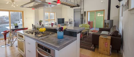 Refrigerador, microondas, horno y parrilla de estufa