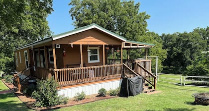 Ben Ranch -mökit sijaitsevat vuosisadan vanhassa Pecan Orchardissa