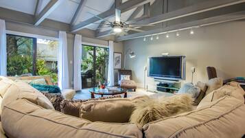 Una Smart TV, libros