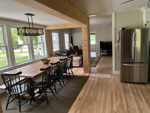 Great Winter weekend Getaway, Village home in cul-de-sac. 1 mile to Okemo