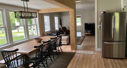 Great Winter weekend Getaway, Village home in cul-de-sac. 1 mile to Okemo