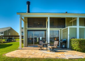 Exterior - WATERFRONT CONDO WITH AMAZING VIEW OF SUNRISE, SUNSET AND EXPANSIVE OPEN WATERS (Montgomery)