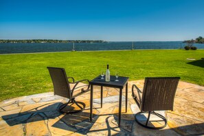 Terrace/patio - WATERFRONT CONDO WITH AMAZING VIEW OF SUNRISE, SUNSET AND EXPANSIVE OPEN WATERS (Montgomery)