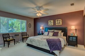 3 bedrooms, iron/ironing board, WiFi, bed sheets - WATERFRONT CONDO WITH AMAZING VIEW OF SUNRISE, SUNSET AND EXPANSIVE OPEN WATERS (Montgomery)