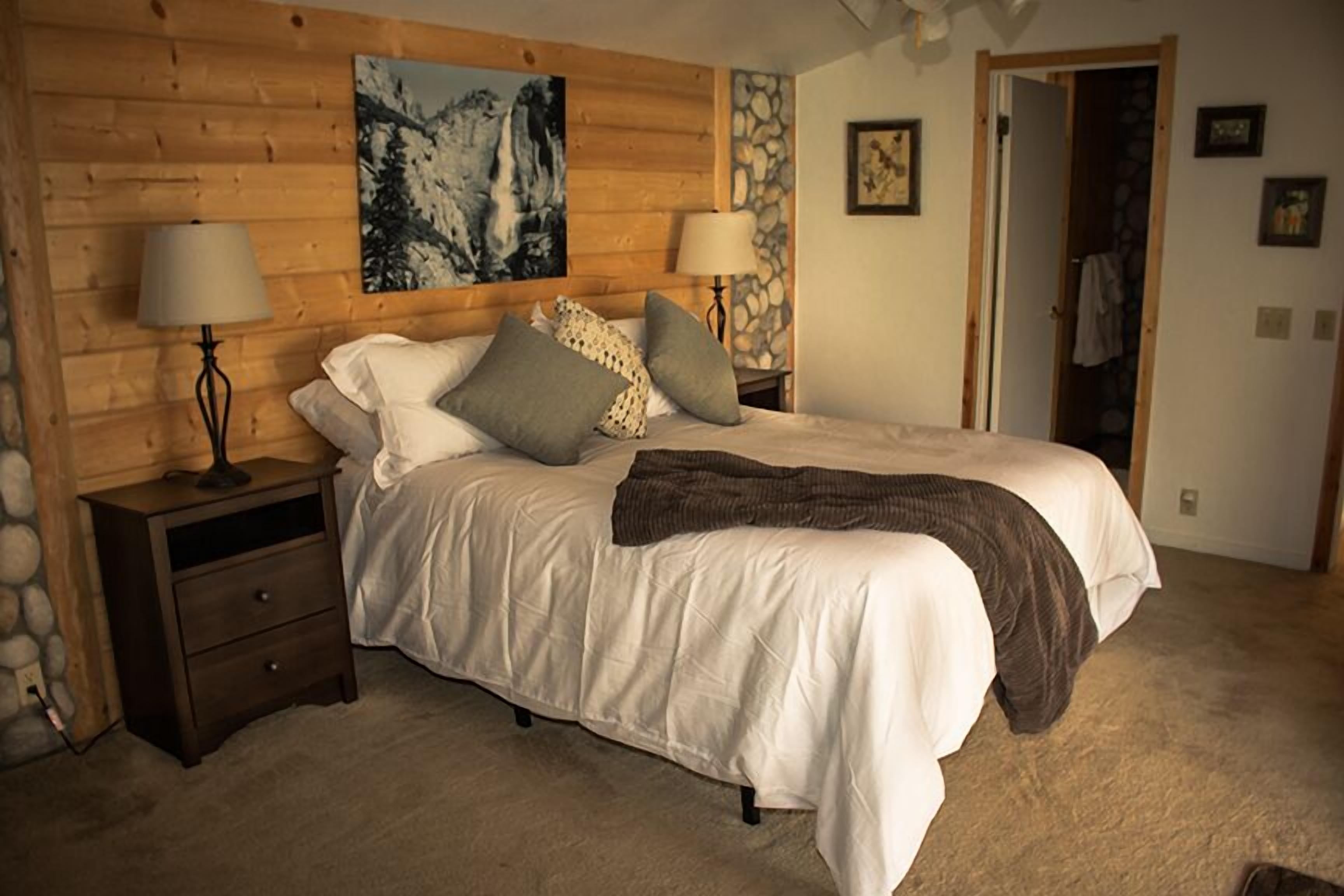 3 habitaciones, tabla de planchar con plancha, wifi y ropa de cama 