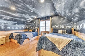 4 bedrooms, iron/ironing board, WiFi, bed sheets