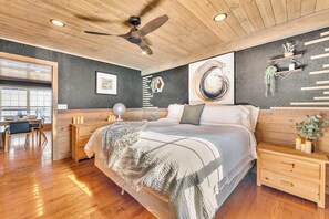 4 bedrooms, iron/ironing board, WiFi, bed sheets